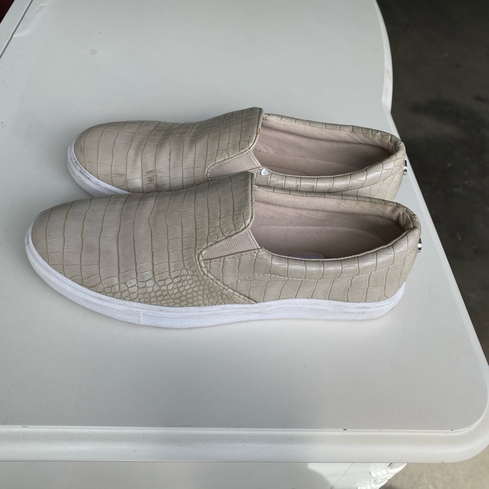 Steve Madden Cream Crocodile Pattern Slip On Sneakers Size 10